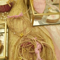 Μαρτρικά βραχιολάκια σε δέρμα με χρυσό Σταυρουδάκι