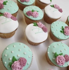 floral cup cake