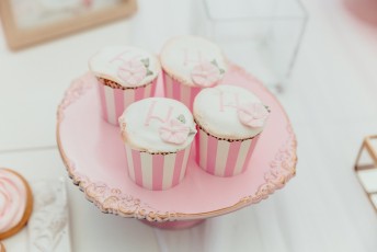 Cupcake  σε λευκό ροζ