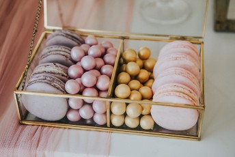 macarons και κουφέτα πέρλες Χατζηγιαννάκη χρυσά ροζ