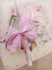 Μπομπονιέρα σε χρυσό κουτάκι με ροζ πέρλες Χατζηγιαννάκη και προσκλητηριο σε floral